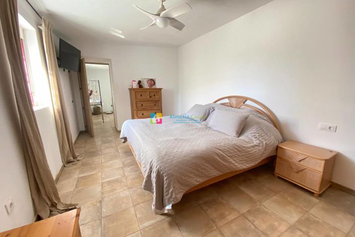 Image No.18-3 Bed Country House for sale