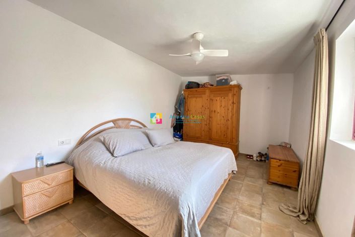 Image No.20-3 Bed Country House for sale