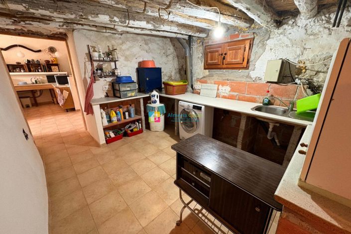 Image No.11-6 Bed Country House for sale