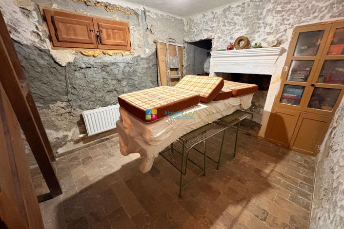 Image No.20-6 Bed Country House for sale