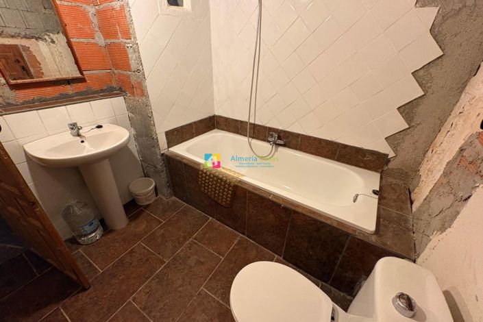 Image No.22-6 Bed Country House for sale