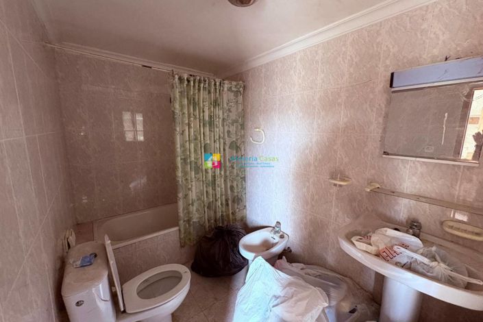 Image No.11-3 Bed Townhouse for sale