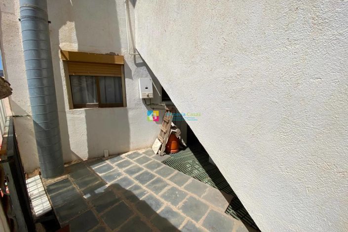 Image No.11-6 Bed Townhouse for sale