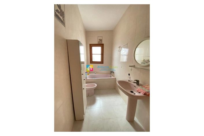 Image No.18-6 Bed Townhouse for sale