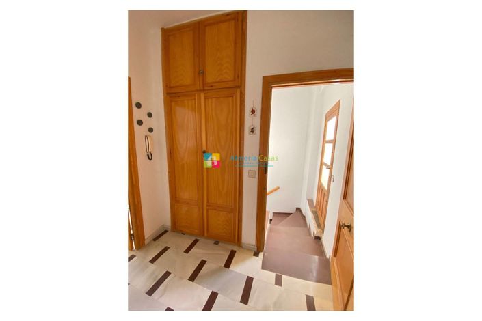 Image No.20-6 Bed Townhouse for sale