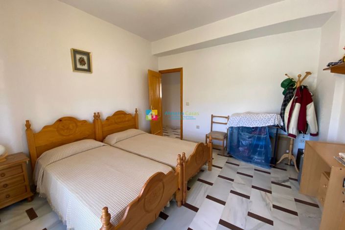 Image No.34-6 Bed Townhouse for sale