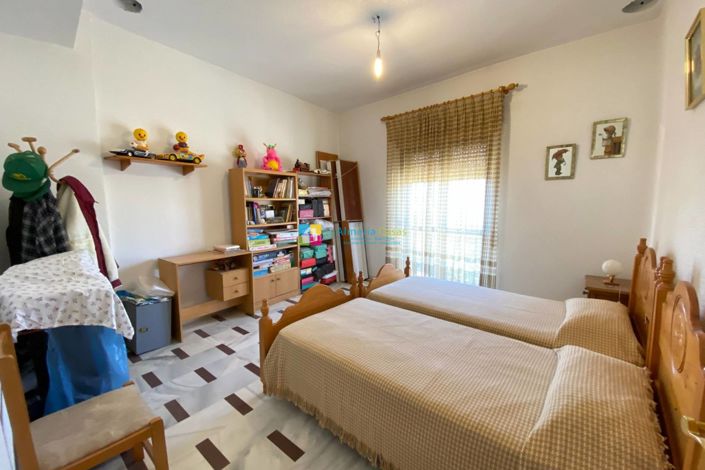 Image No.35-6 Bed Townhouse for sale