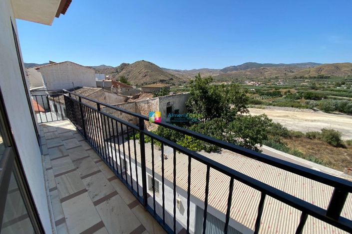 Image No.37-6 Bed Townhouse for sale