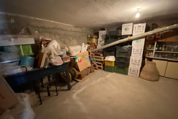 Image No.41-6 Bed Townhouse for sale