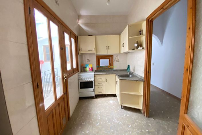 Image No.8-6 Bed Townhouse for sale