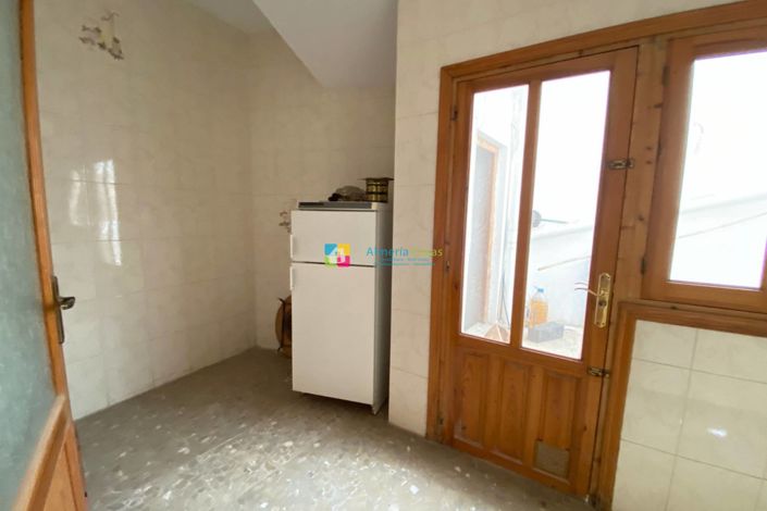 Image No.9-6 Bed Townhouse for sale