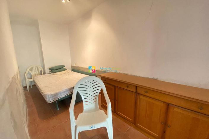 Image No.8-3 Bed Townhouse for sale