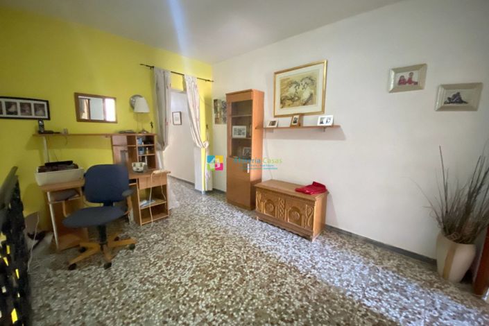 Image No.18-3 Bed Townhouse for sale