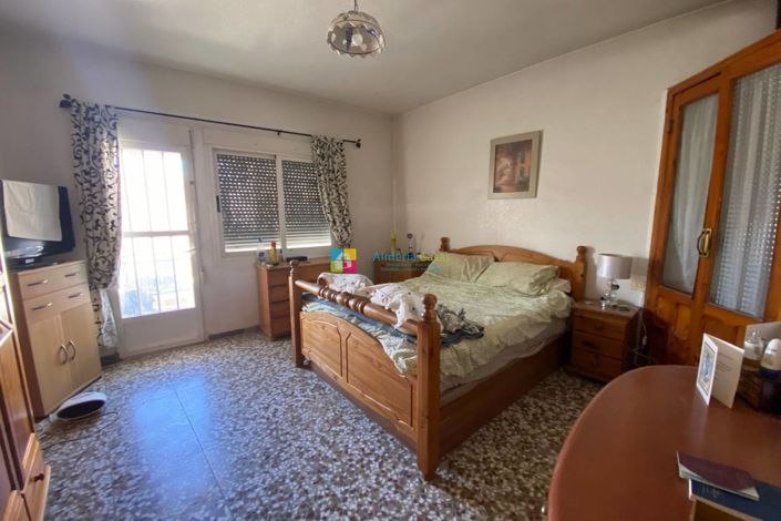 Image No.19-3 Bed Townhouse for sale