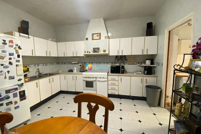 Image No.8-3 Bed Townhouse for sale