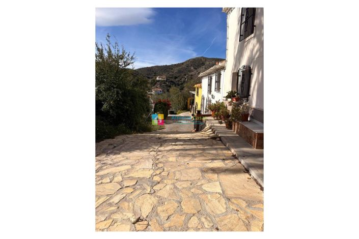 Image No.2-3 Bed Country House for sale