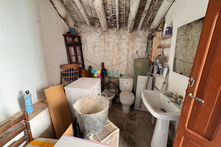 Image No.24-3 Bed Country House for sale