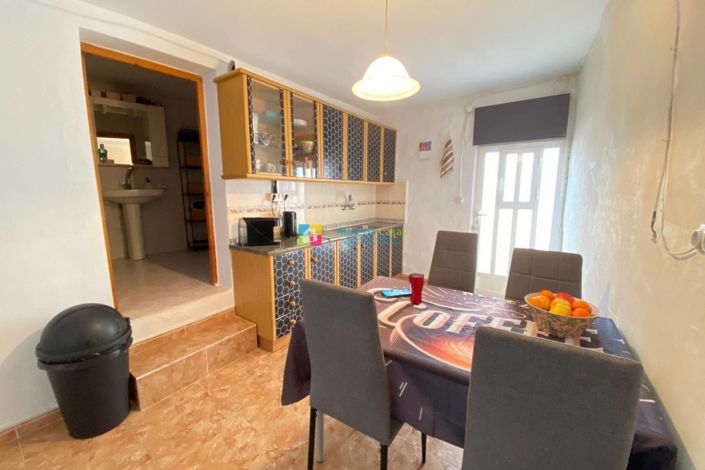 Image No.11-4 Bed Townhouse for sale