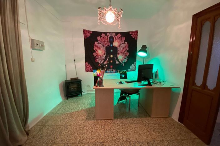 Image No.17-4 Bed Townhouse for sale