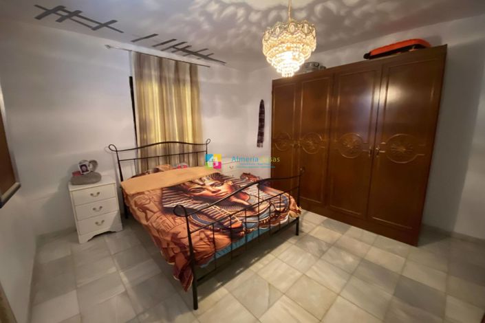 Image No.22-4 Bed Townhouse for sale