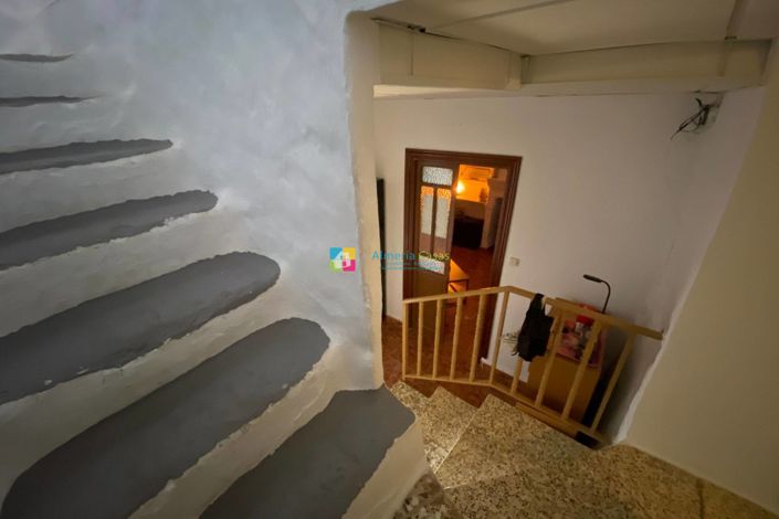 Image No.23-4 Bed Townhouse for sale