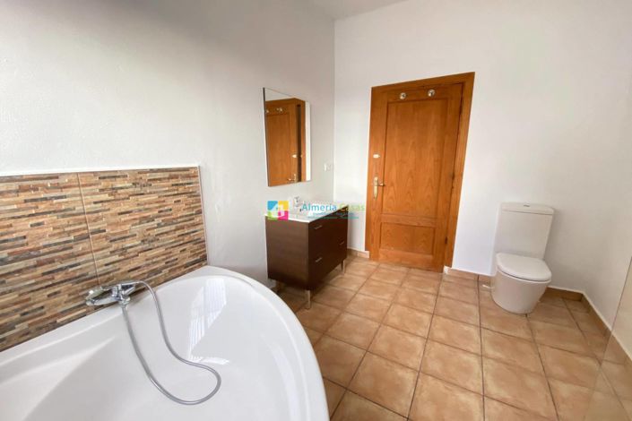 Image No.16-4 Bed Country House for sale