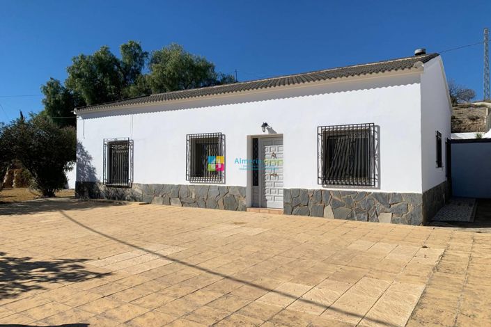 Image No.2-4 Bed Country House for sale