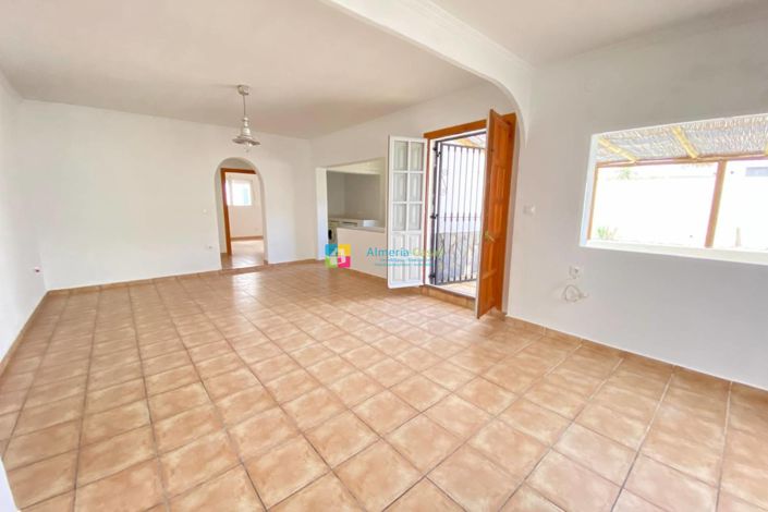 Image No.7-4 Bed Country House for sale