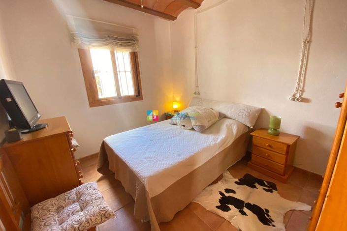 Image No.17-4 Bed Country House for sale