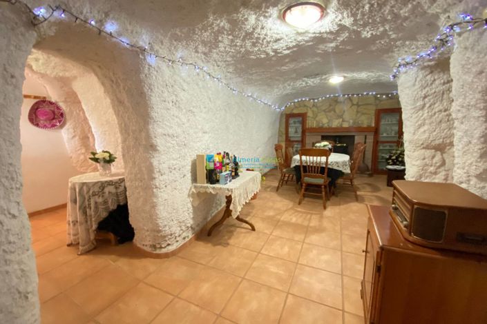 Image No.23-4 Bed Country House for sale