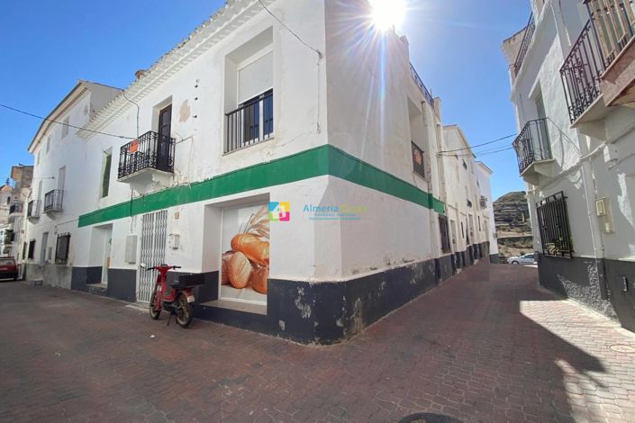 Image No.1-6 Bed Townhouse for sale