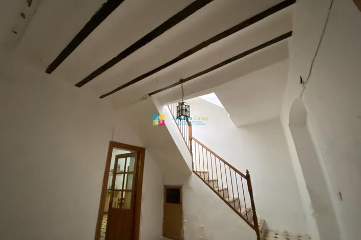 Image No.15-6 Bed Townhouse for sale