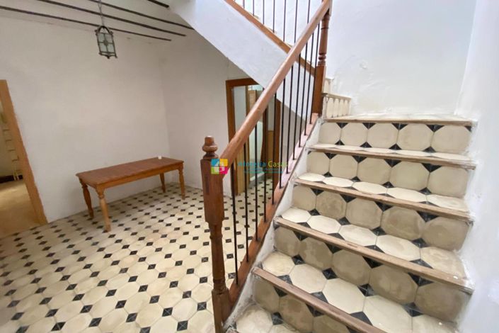 Image No.21-6 Bed Townhouse for sale