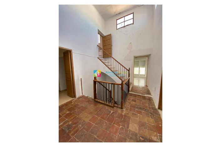 Image No.22-6 Bed Townhouse for sale