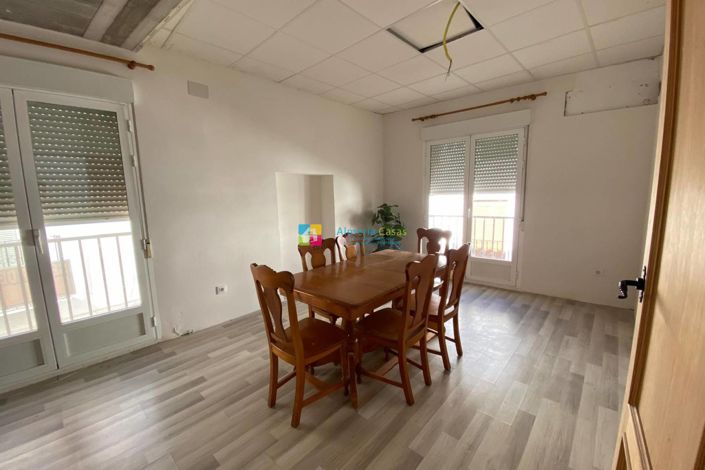 Image No.24-6 Bed Townhouse for sale