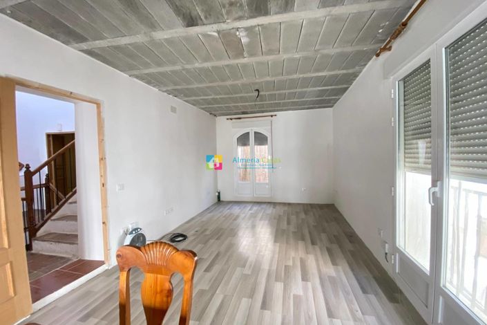 Image No.27-6 Bed Townhouse for sale