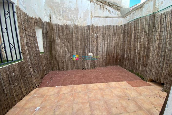 Image No.28-6 Bed Townhouse for sale