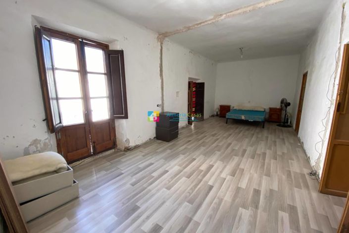 Image No.33-6 Bed Townhouse for sale