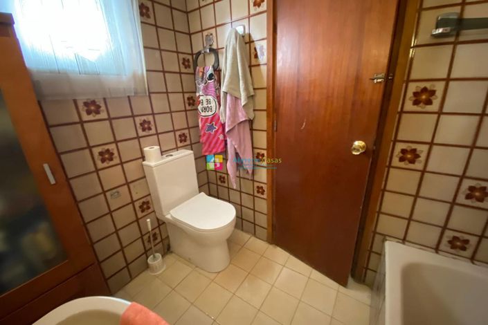 Image No.6-6 Bed Townhouse for sale