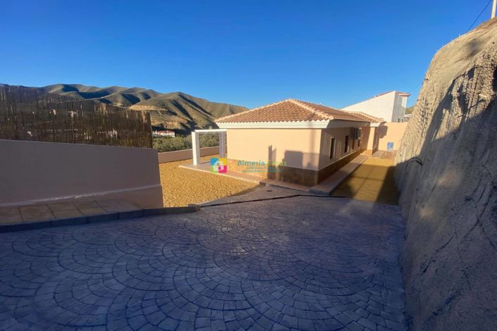 Image No.26-3 Bed Villa for sale