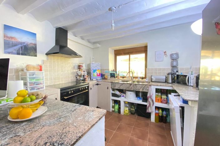 Image No.15-6 Bed Country House for sale