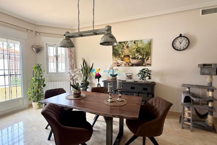 Image No.10-3 Bed Villa for sale