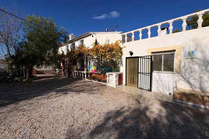 Image No.1-8 Bed Country House for sale