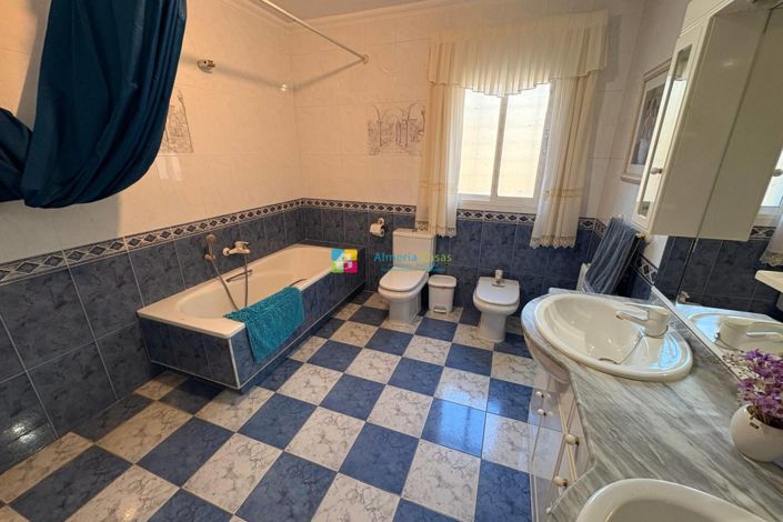 Image No.16-8 Bed Country House for sale