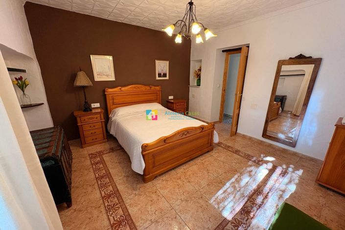 Image No.17-8 Bed Country House for sale