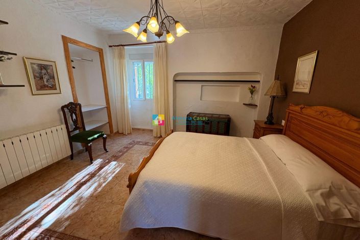 Image No.18-8 Bed Country House for sale