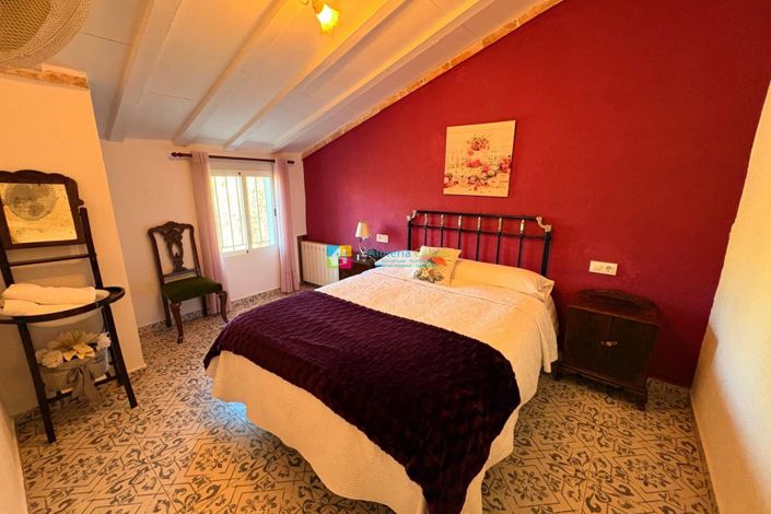 Image No.25-8 Bed Country House for sale