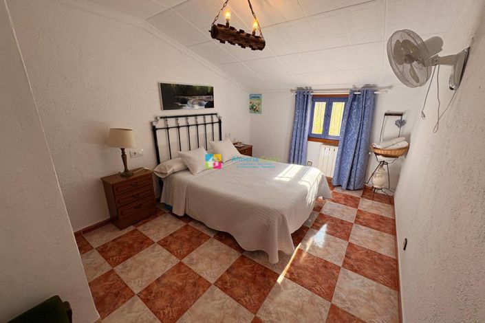 Image No.26-8 Bed Country House for sale