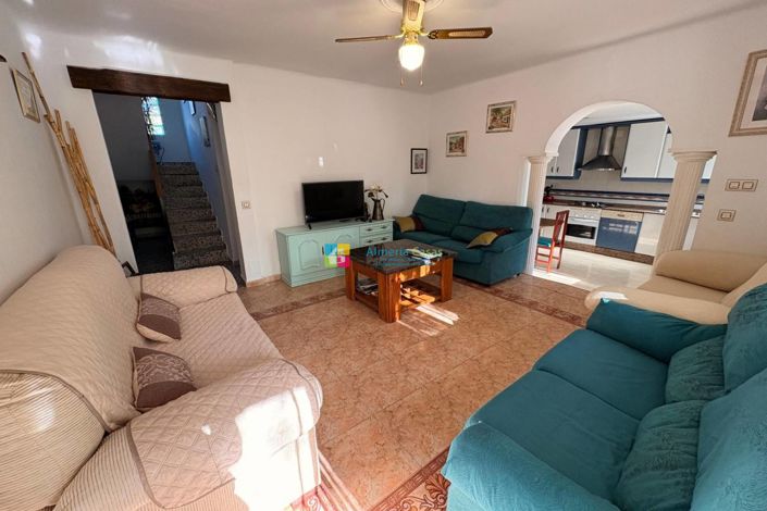 Image No.5-8 Bed Country House for sale