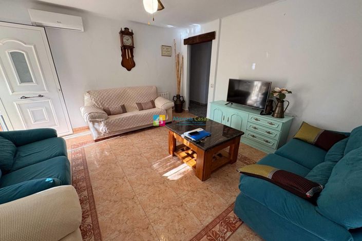 Image No.6-8 Bed Country House for sale